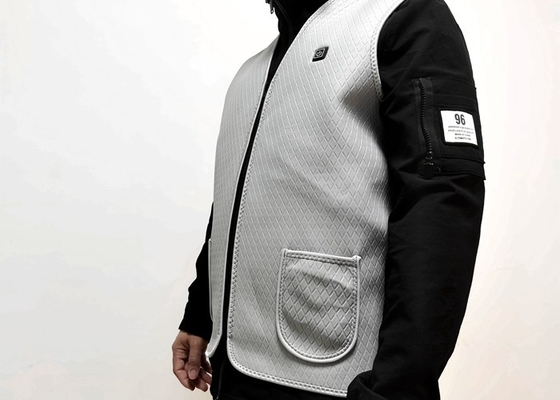 डिटेक्टेबल हुड और बैटरी पैक के साथ ओडीएम विंडप्रूफ पुरुषों की स्मार्ट गर्म जैकेट
